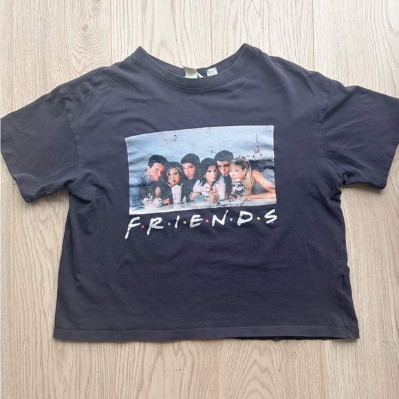 H&M Tops - 3/20$ H&M 90s Inspired Friends T-Shirt